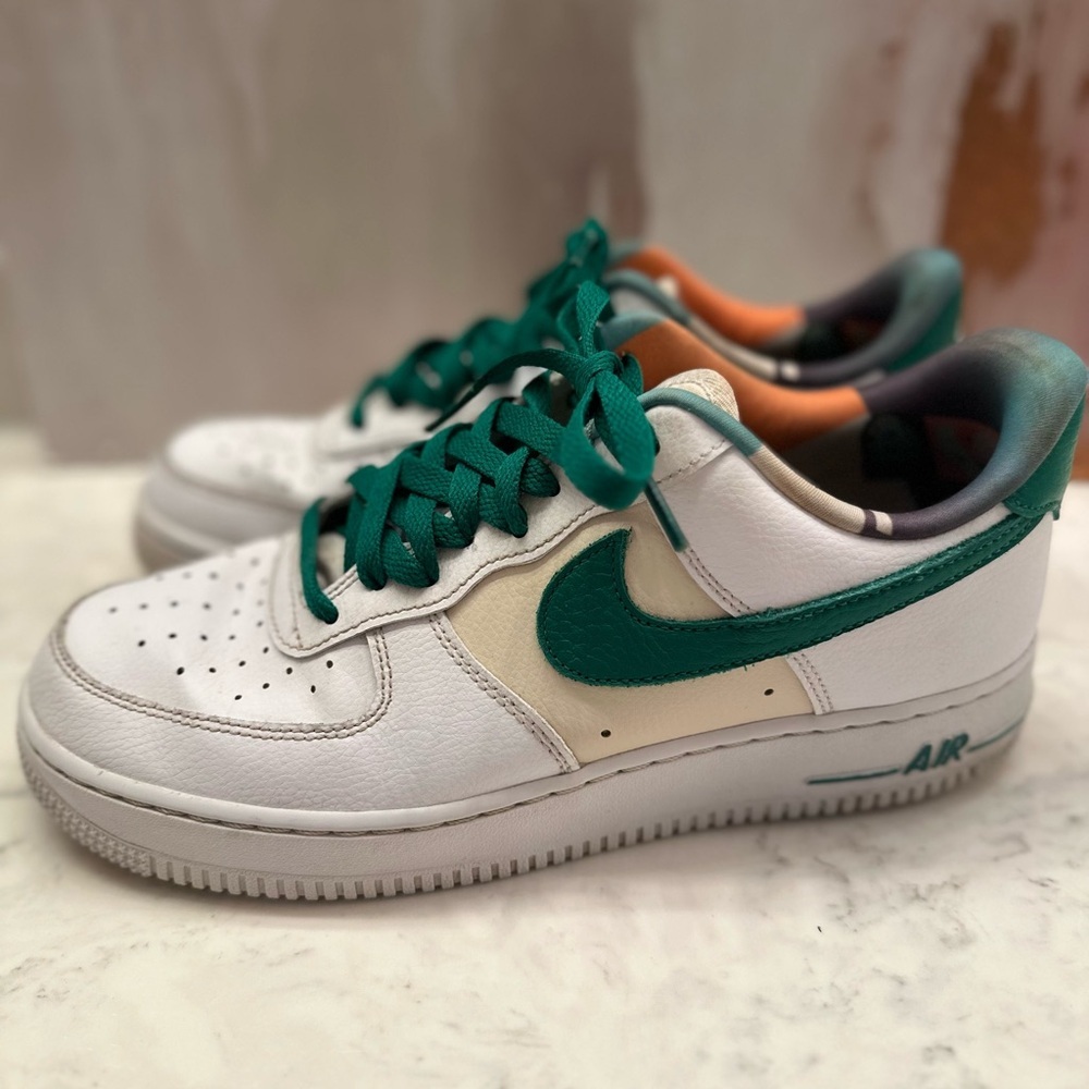 Nike‎ Air Force 1 Low '07 LV8 White Malachite Black & Green Swoosh Men’s Sz 8.5